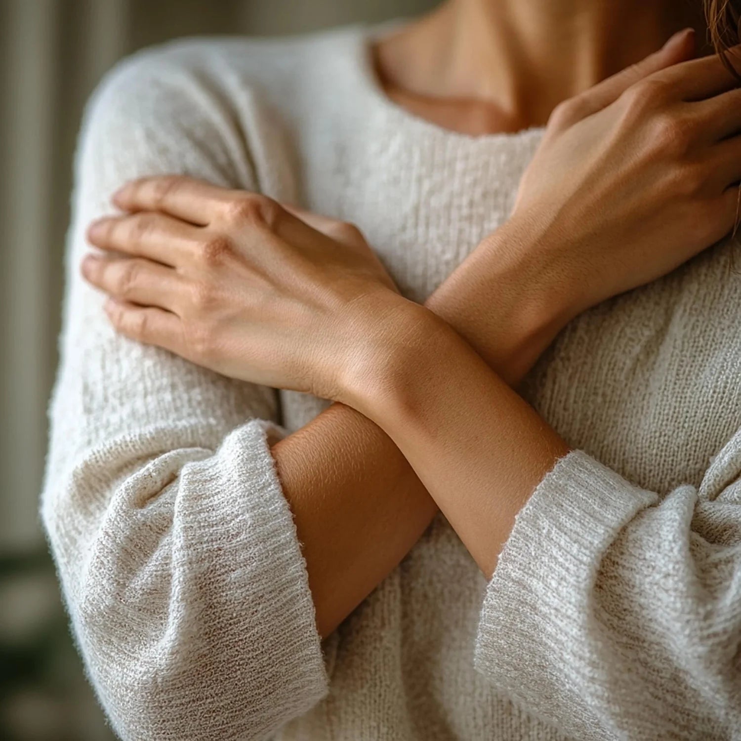 Person applying moisturizing cream in a warm lifestyle setting, representing a daily hydration routine

